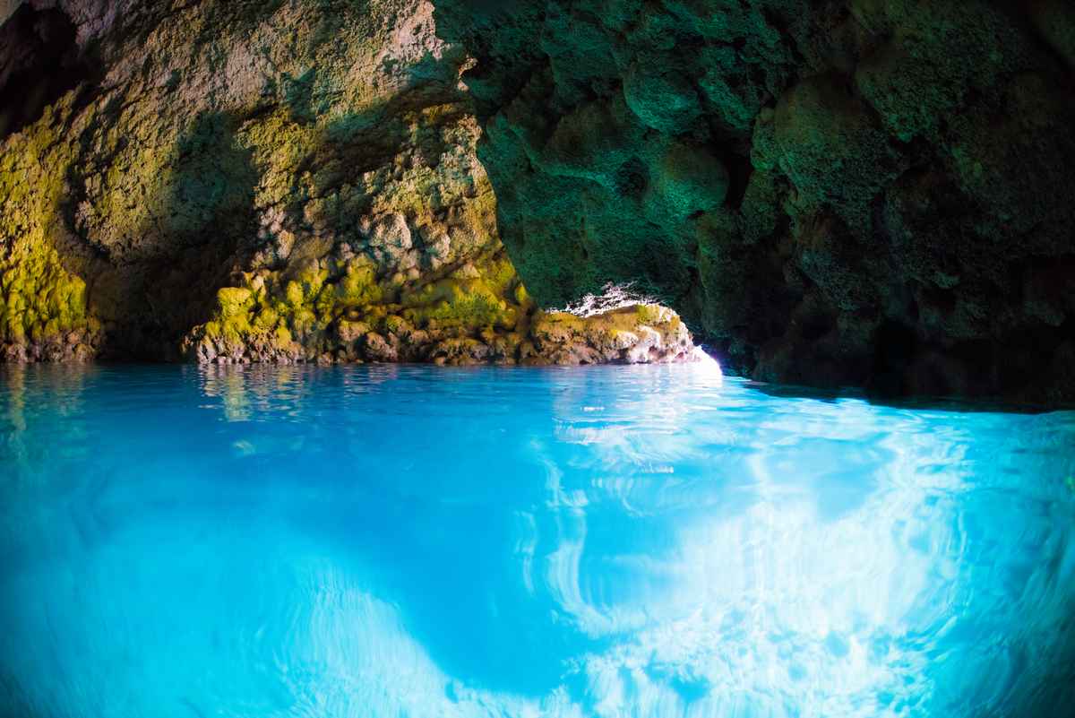 沖縄ダイビング　青の洞窟